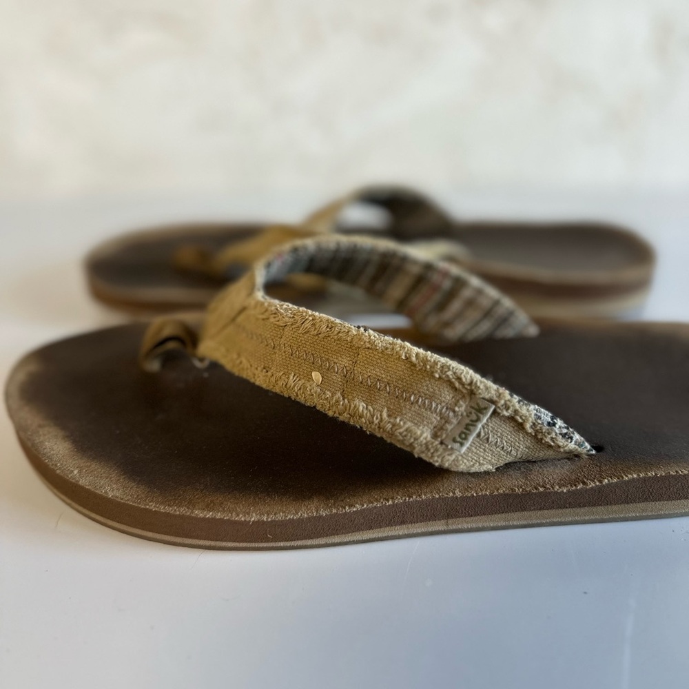 Sanuk Tan Flip Flop Sandals